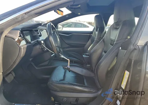 2016 Tesla Model S z USA, uszkodzony, nr VIN 5YJSA1E20GF152796